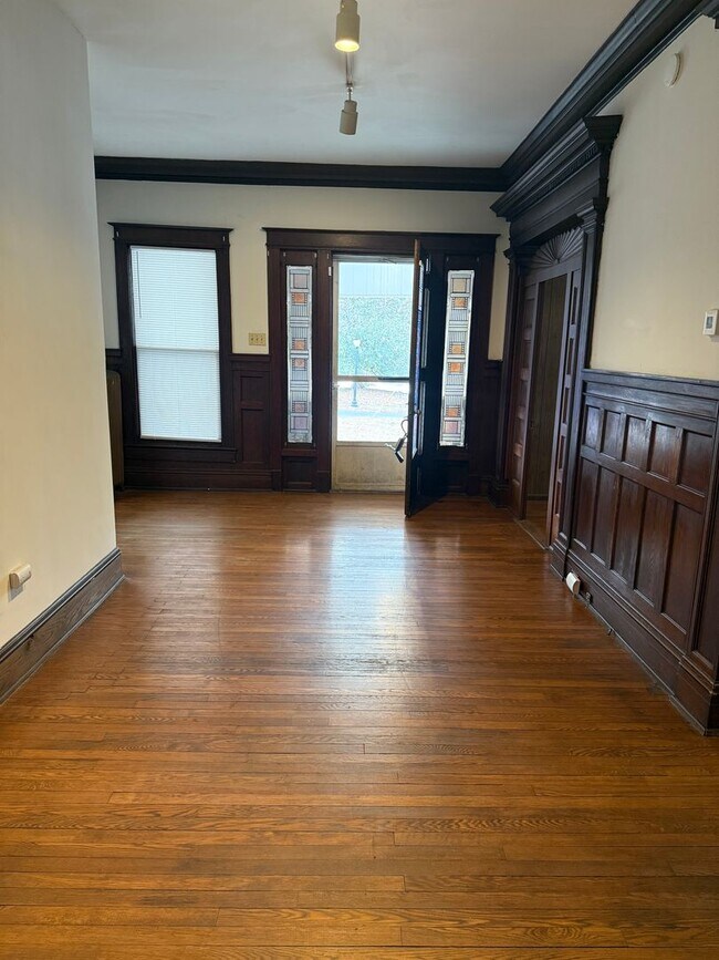 Photo - 1 Bedroom unit in Dunleath Historic District - Office Space & W/D Connections!