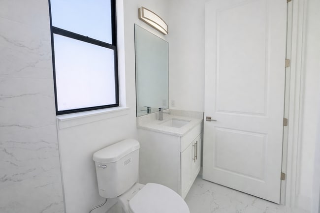 Photo - 828 Holmes Ave