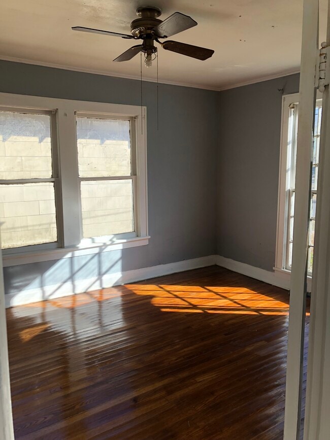 Photo - 2906 Regent St