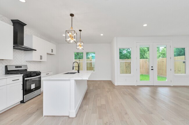 Photo - 2813 Drew St