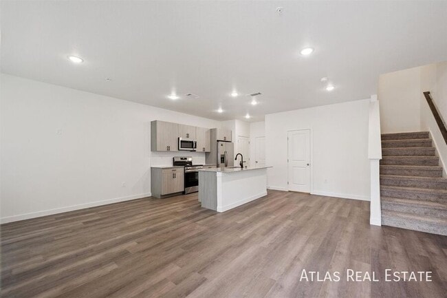 Photo - 660 Hewlett Aly Unidad 10-660 - Villas West