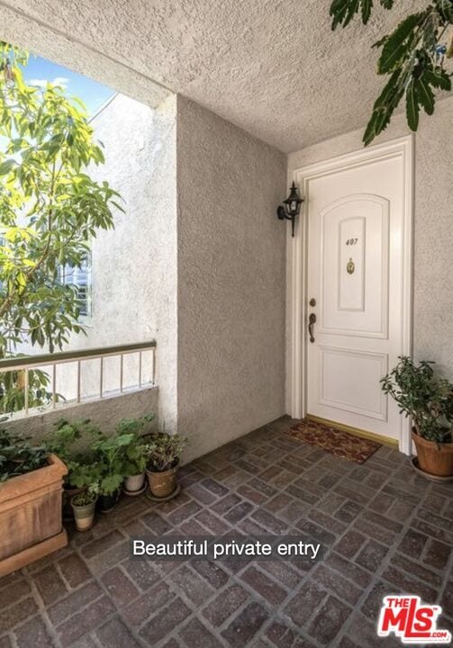 Photo - 1375 Kelton Ave Unidad 407