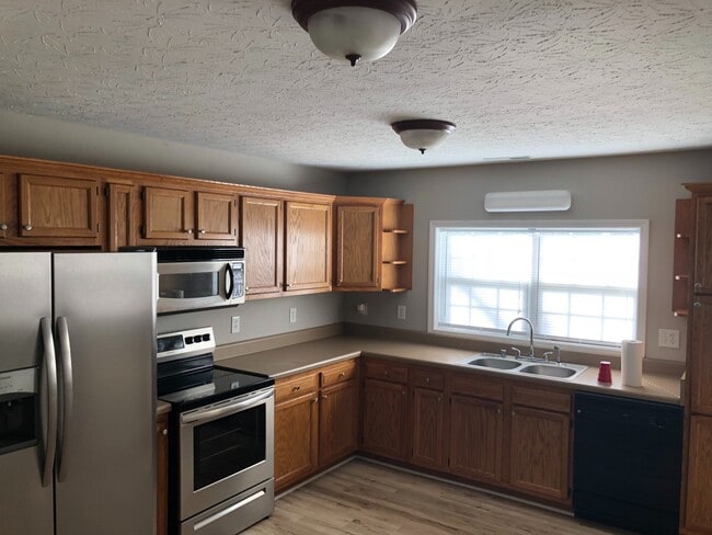Photo - Great spacious home on Nutwood!