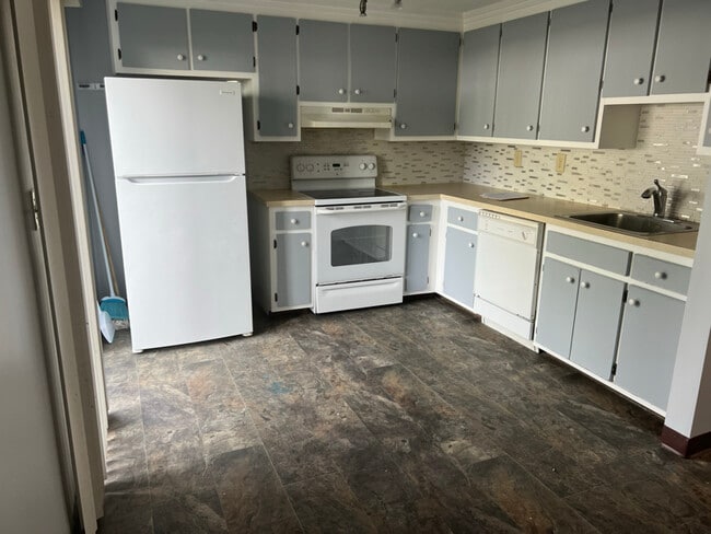 Building Photo - 175 Willard St Rental