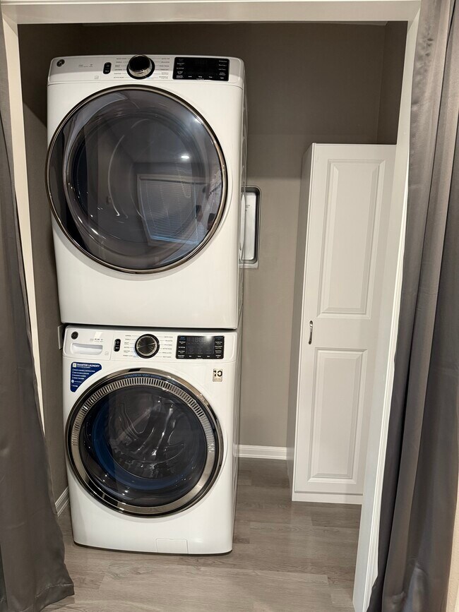 Photo - 609 Irwin St Unit 1