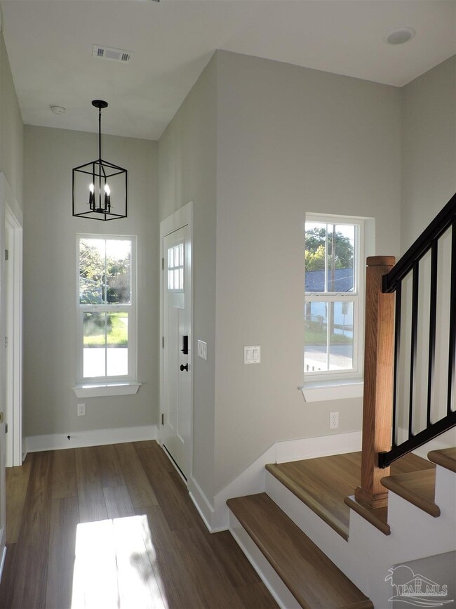 Photo - 705 N F St