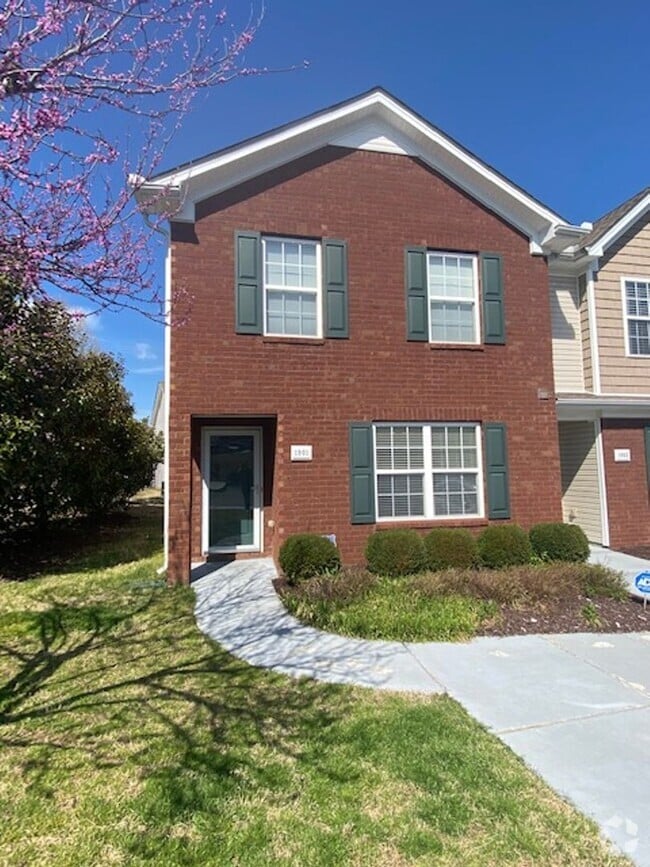 Building Photo - End Unit Townhouse Now Available at Barnes...