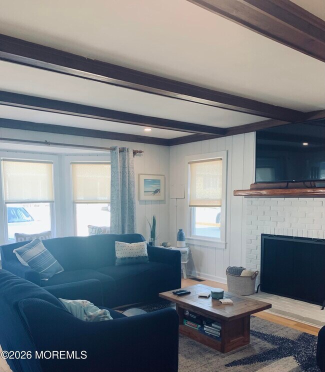 Photo - 108 E Kupper Dr