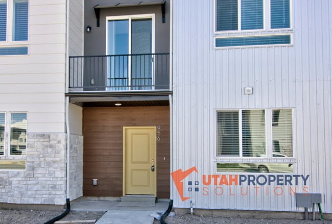 Building Photo - 959 W 540 S