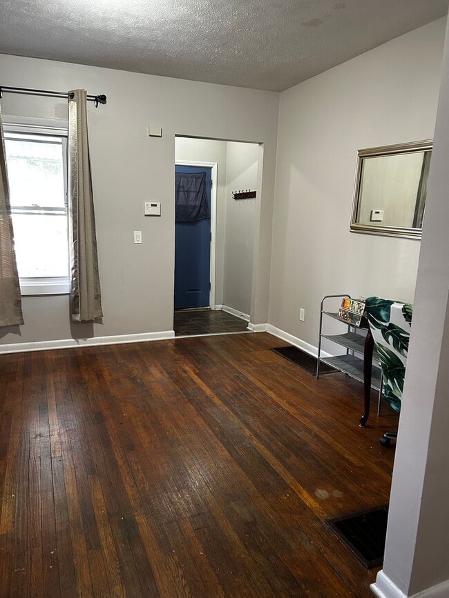 Photo - 1143-1145-1145 S Plymouth Ave Unit 1143 S Plymouth Ave- 10%