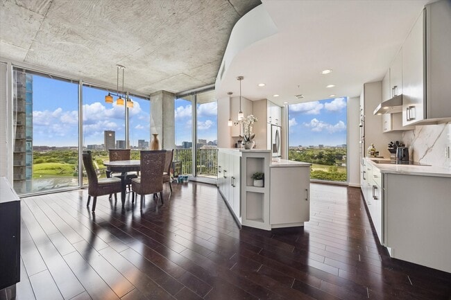 Photo - 5925 Almeda Rd Unidad 11218