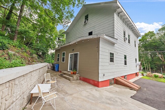 Photo - 85 W Thames St