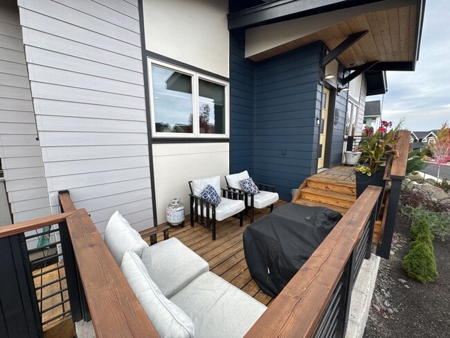 Photo - FULLY FURNISHED ALL-INCLUSIVE STUNNING HOM...