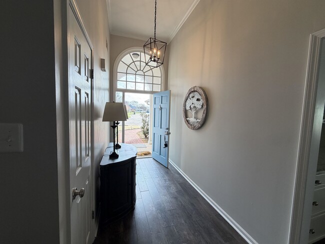 Photo - 1565 Dexter Run W