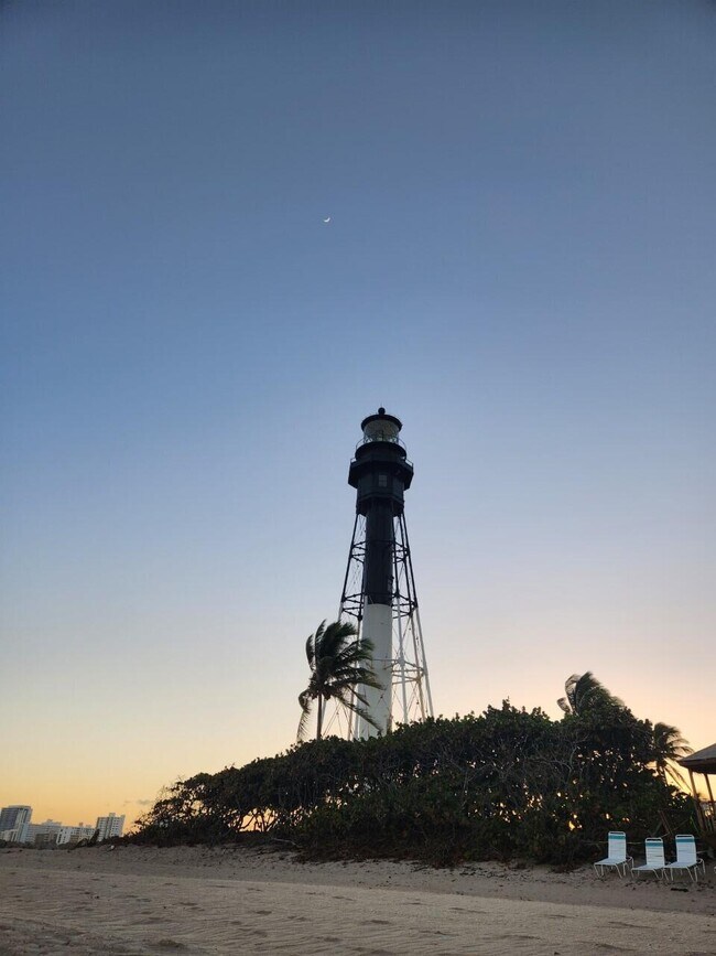 Photo - 1057 Hillsboro Mile Unidad 921