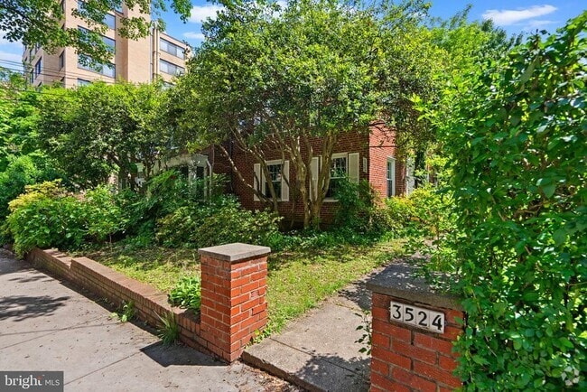 Building Photo - 3524 Davenport St NW Rental