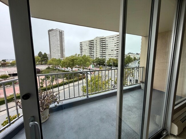 Photo - Spacious & Bright 1BR/1BA Condo with Parking in Cathedral Hill