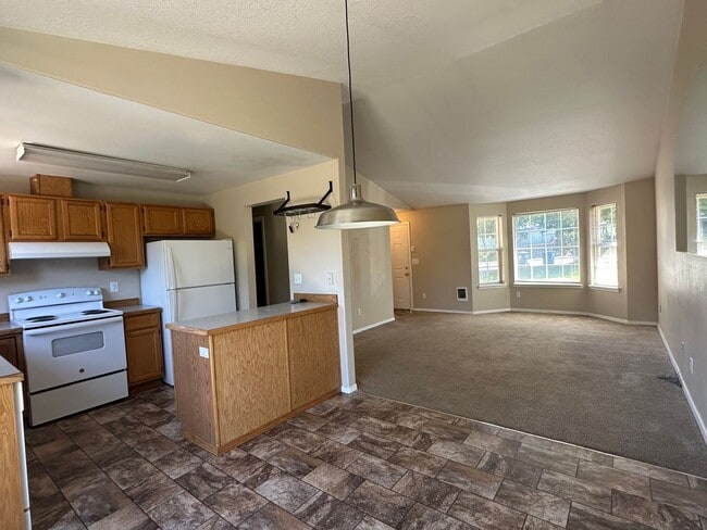 Photo - 3025 SW Reindeer Ave