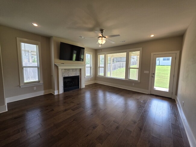 Photo - 616 Mill Pond Wy