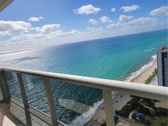 Photo - 1830 S Ocean Dr Unidad 3405 Rental