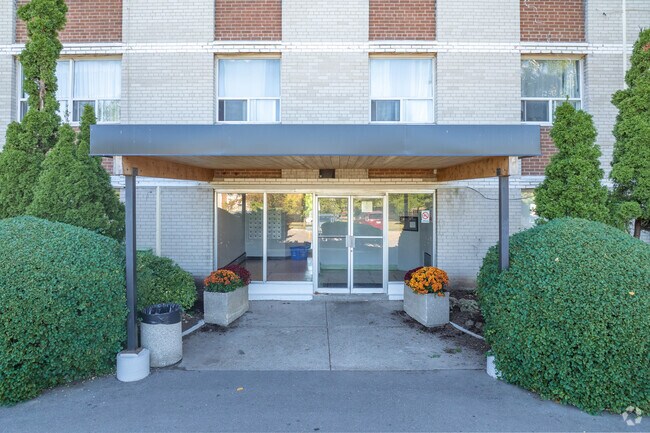 9 - Entrance - Rexlington Heights