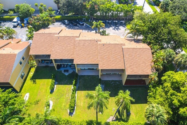 Photo - 660 Coventry St