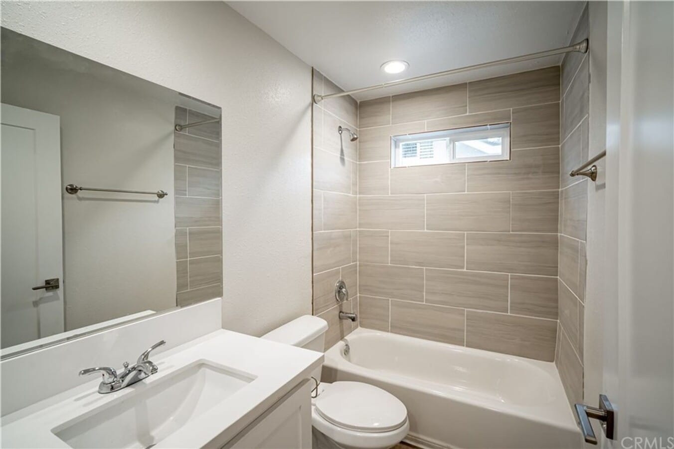 Photo - LARGE Apartment Home. 3bd/2ba, walk in clo... Unit 1560