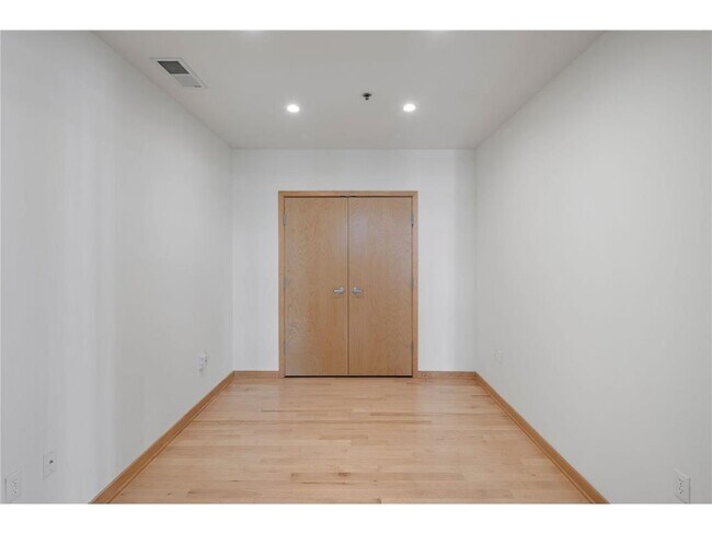 Photo - 3104 W Lake St Unit 305