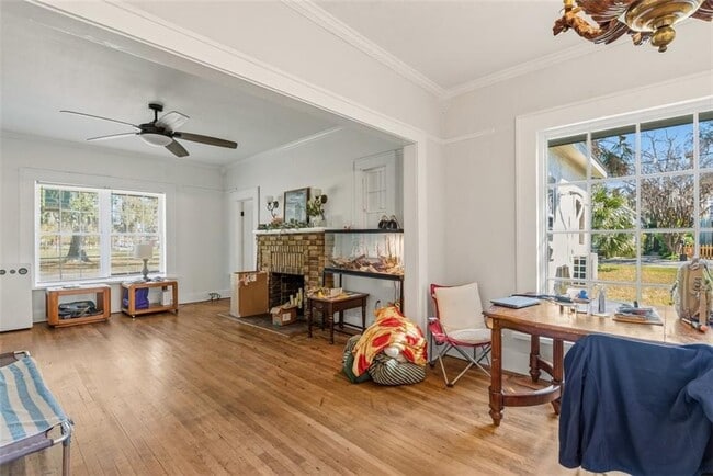 Photo - 8 Wright Square