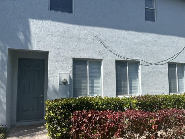 3231 Laurel Ridge Cir
