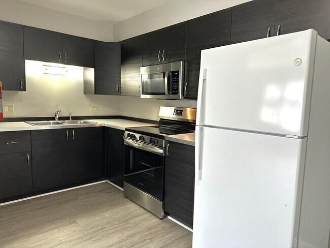 Building Photo - 9709 W Lorraine Dr Unit Apt 7