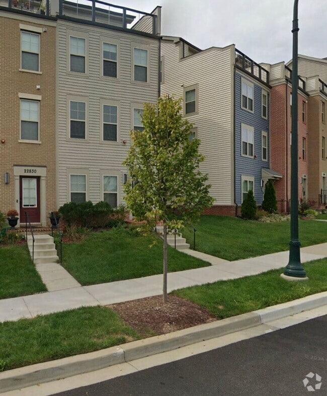 Building Photo - Nearly NEW TH - with Rooftop Deck 4 + 2.5 ... Rental