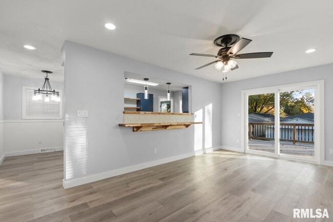 Photo - 1900 E Knox St