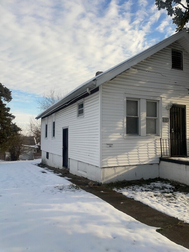 Photo - 6069 Harney Ave