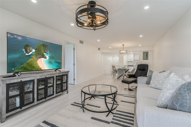 Photo - 411 S Hollybrook Dr Unit 109