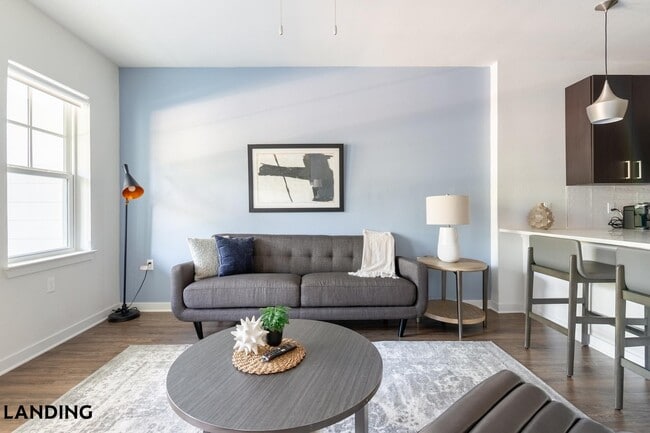 Building Photo - 1225 Utica Dr