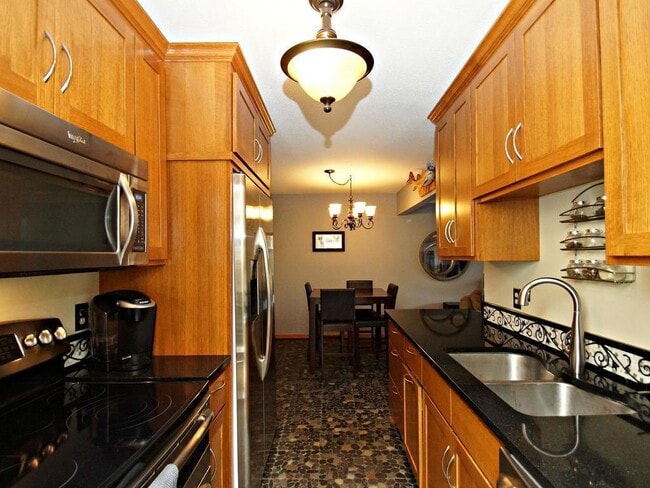 Building Photo - 4407 Wilshire Blvd Unit 206