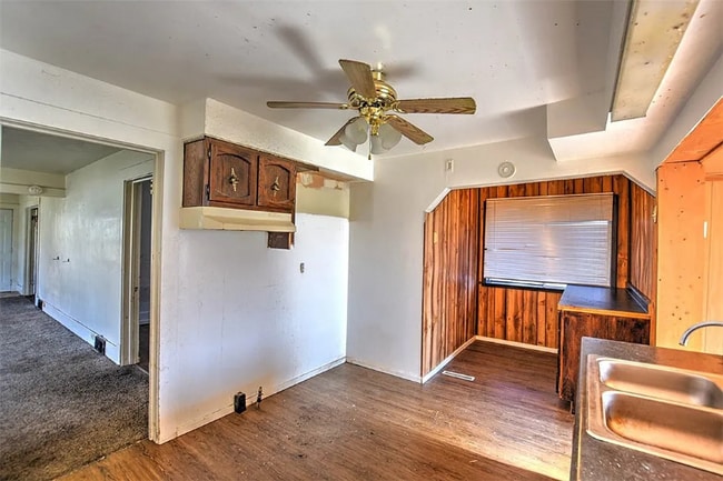 Photo - 2135 E Prairie Ave