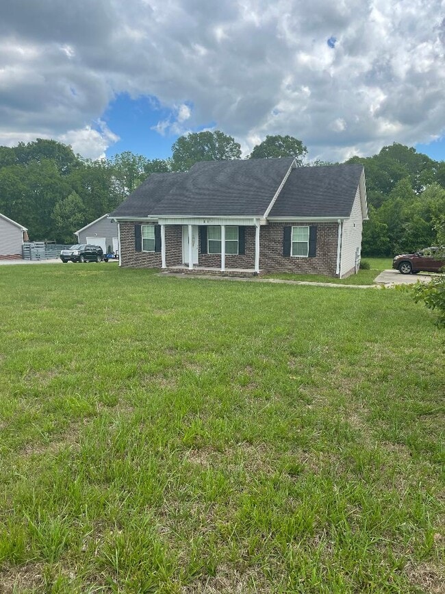Building Photo - 815 White Rd Rental