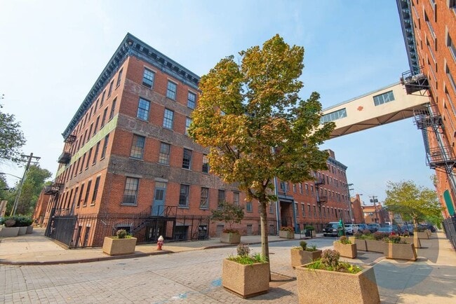 Building Photo - 227 Christopher Columbus Dr Unit 312B