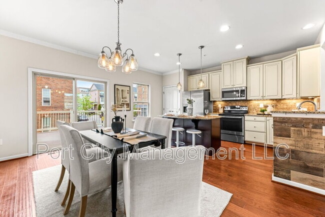 Photo - 840 Oldham St