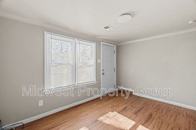 Building Photo - 161 Anistasia Dr