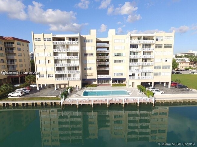 Building Photo - 9381 E Bay Harbor Dr Unit 302S