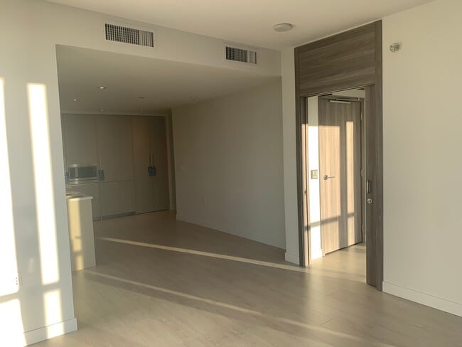 Photo - 902-4720 Lougheed Highway Unit 902