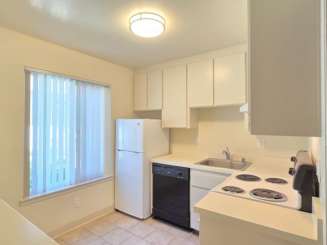 Photo - 935 Azure St Unit 06