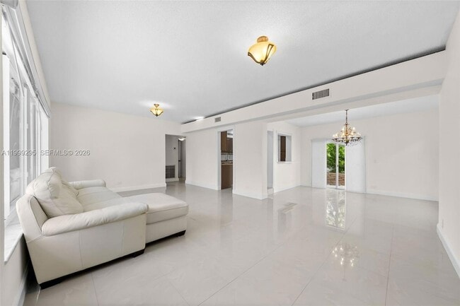 Photo - 261 188th St