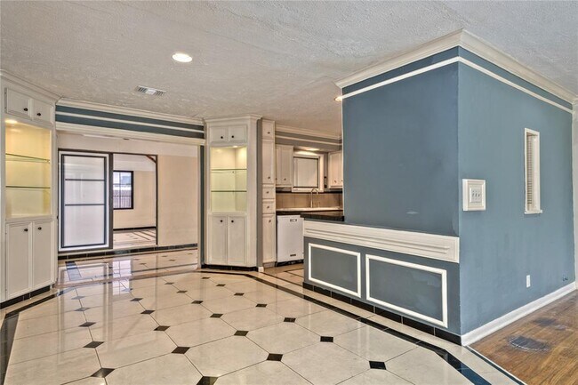 Photo - 4810 Saxon St