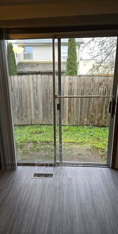 Photo - 615 SE Chicago St