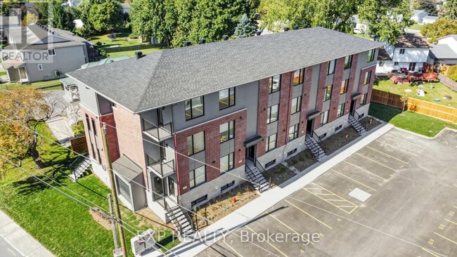 Photo - 251 Castor St