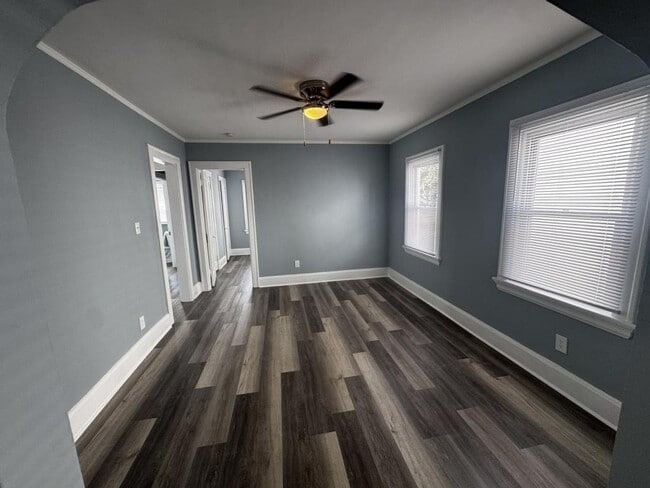 Photo - 5711 Warren Ave